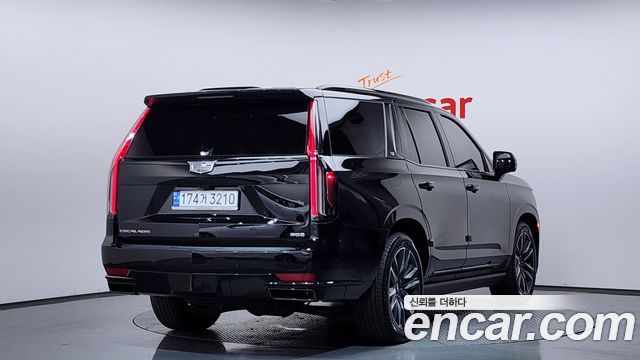 Cadillac Escalade 5-го поколения 6.2 Sports Platinum - фото 1