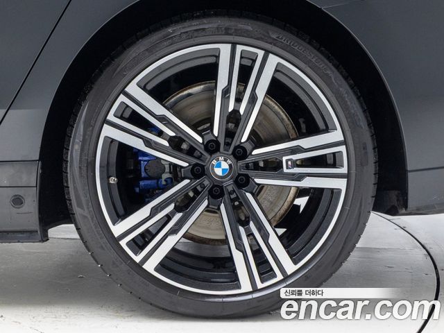 BMW i7 G70 xDrive 60 M sport - фото 4