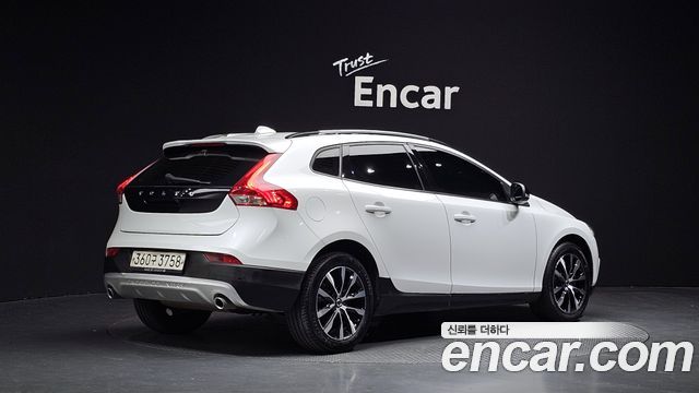 Volvo V40 D3 - фото 1