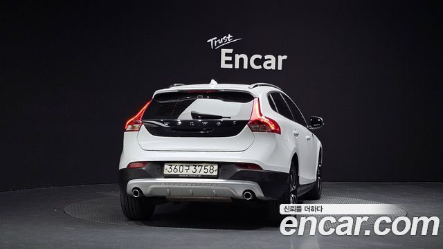 Volvo V40 D3 - фото 3