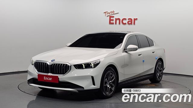 BMW i5 G60 eDrive 40 - фото 0