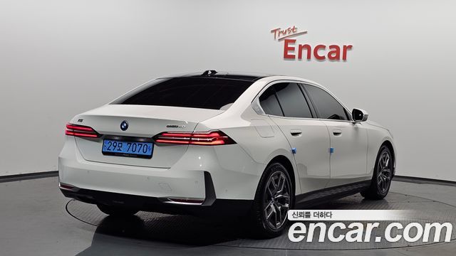 BMW i5 G60 eDrive 40 - фото 1