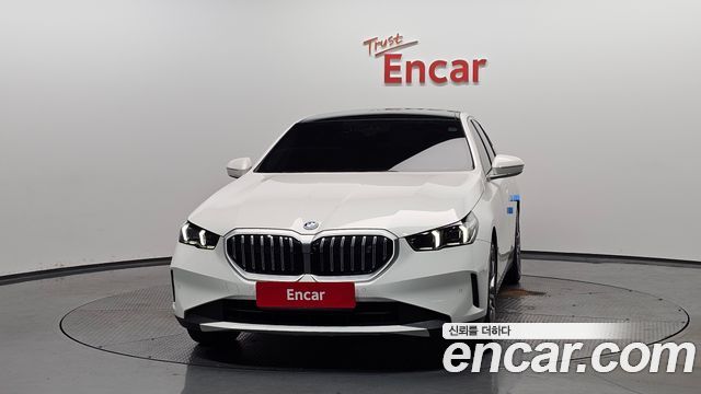 BMW i5 G60 eDrive 40 - фото 2