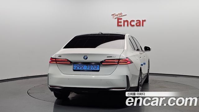 BMW i5 G60 eDrive 40 - фото 3