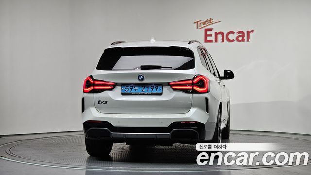 BMW iX3 M Sports - фото 3