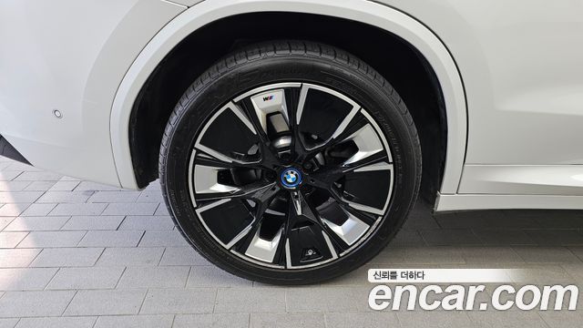 BMW iX3 M Sports - фото 4