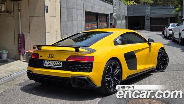 Audi R8 5.2 V10 Performance Coupe - фото 2