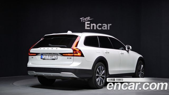 Volvo V90 B5 Pro AWD - фото 1