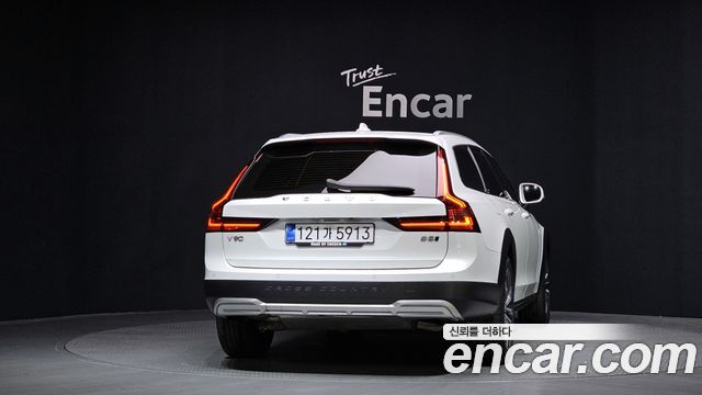 Volvo V90 B5 Pro AWD - фото 3