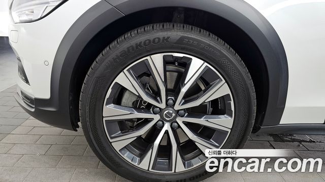 Volvo V90 B5 Pro AWD - фото 4