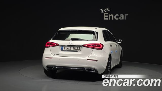 Mercedes-Benz A-Class W177 A220 Hatchback - фото 3