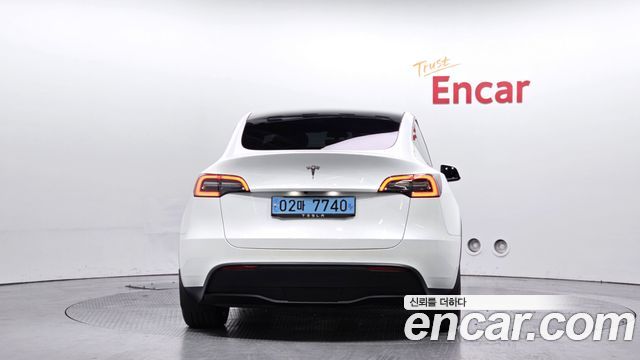 Tesla Model Y Long Range AWD - фото 3
