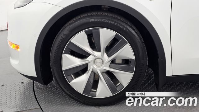 Tesla Model Y Long Range AWD - фото 4