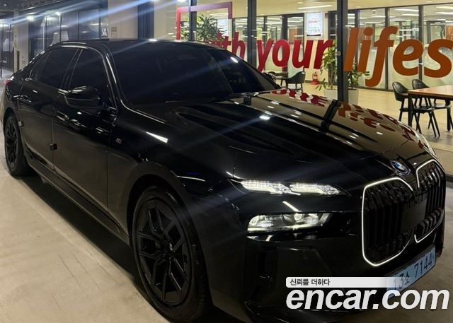 BMW i7 G70 eDrive 50 M Sport - фото 1