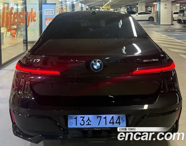 BMW i7 G70 eDrive 50 M Sport - фото 2