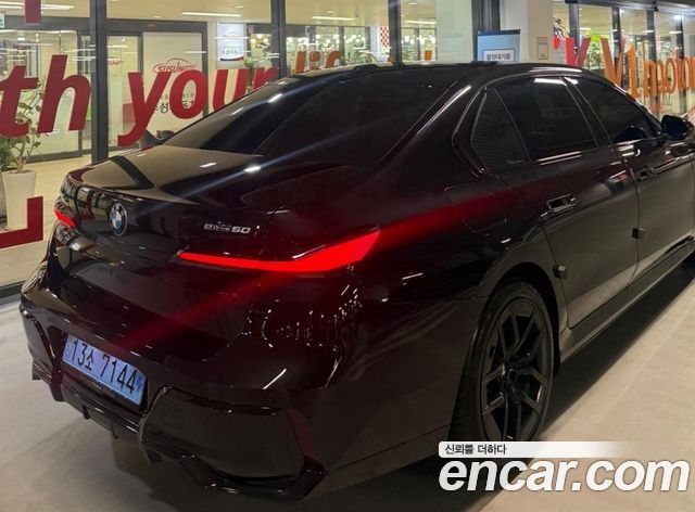 BMW i7 G70 eDrive 50 M Sport - фото 3