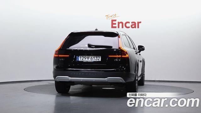 Volvo V90 B5 Pro AWD - фото 3
