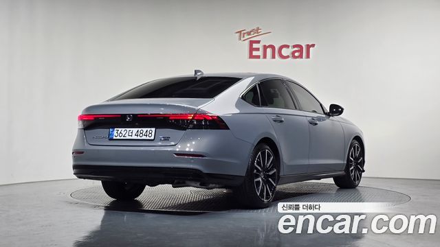 Honda Accord 11-го поколения 2.0 Hybrid Touring - фото 1