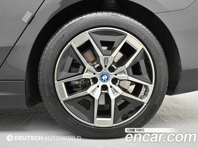 BMW i5 G60 eDrive 40 - фото 4
