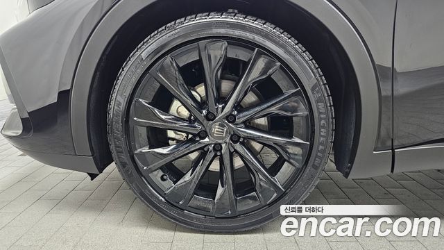 Toyota Crown 2.5 4WD Hybrid - фото 4