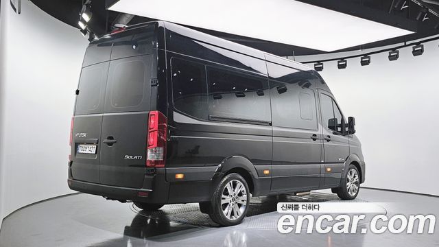 Hyundai Solati 15-seater Luxury - фото 1