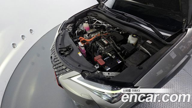 Lexus UX 2WD - фото 4