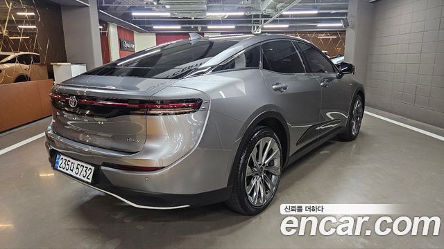 Toyota Crown 2.5 4WD Hybrid - фото 1