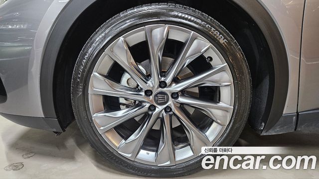 Toyota Crown 2.5 4WD Hybrid - фото 4