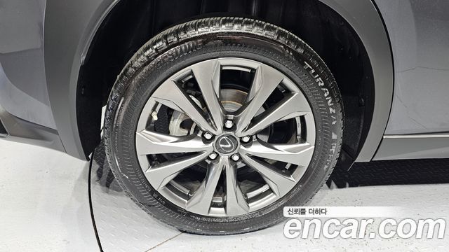 Lexus UX 2.0 F-Sport 2WD - фото 4