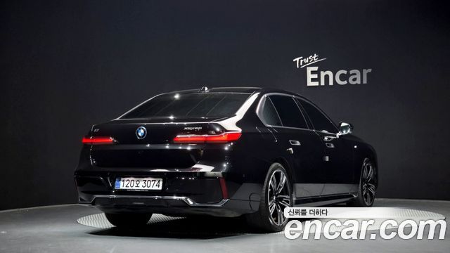 BMW i7 G70 xDrive 60 M sport - фото 1