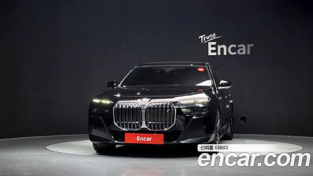BMW i7 G70 xDrive 60 M sport - фото 2