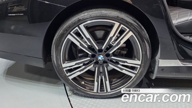 BMW i7 G70 xDrive 60 M sport - фото 4