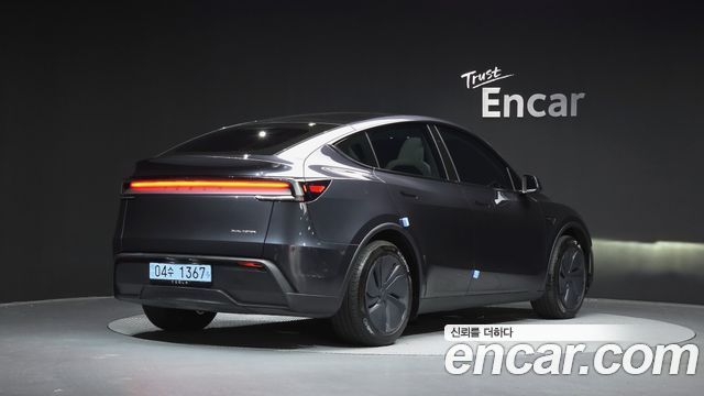 Tesla Model Y RWD - фото 1