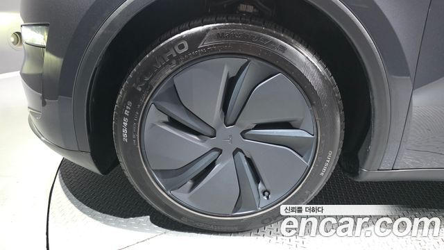 Tesla Model Y RWD - фото 4