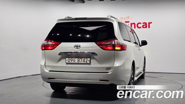 Toyota Sienna 3.5 AWD - фото 3