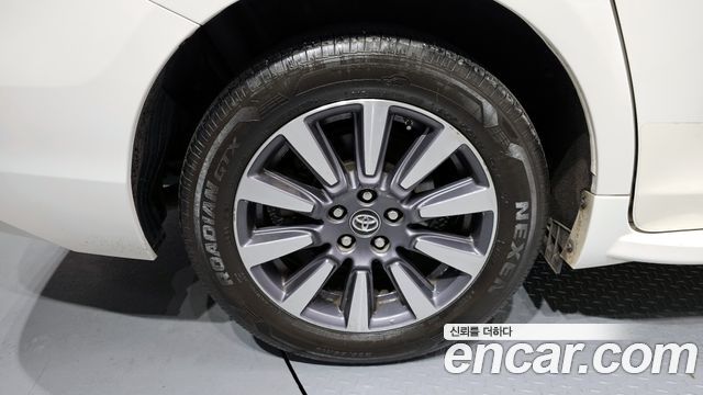 Toyota Sienna 3.5 AWD - фото 4