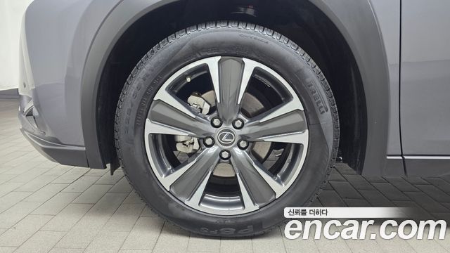 Lexus UX 2.0 AWD - фото 4