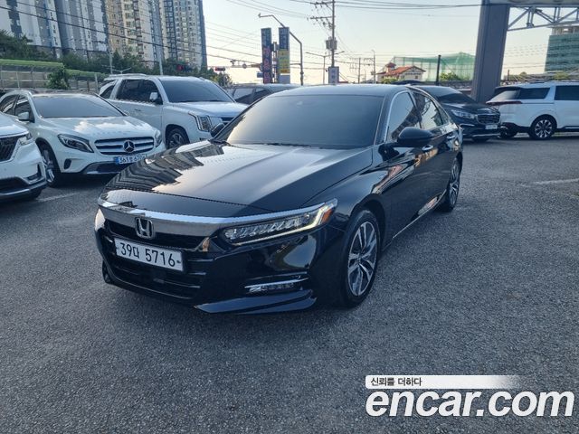Honda Accord 10-го поколения 2.0 Hybrid Touring - фото 0