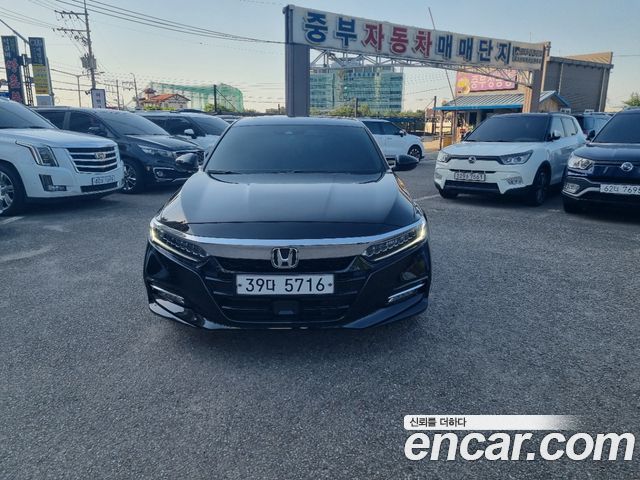 Honda Accord 10-го поколения 2.0 Hybrid Touring - фото 1