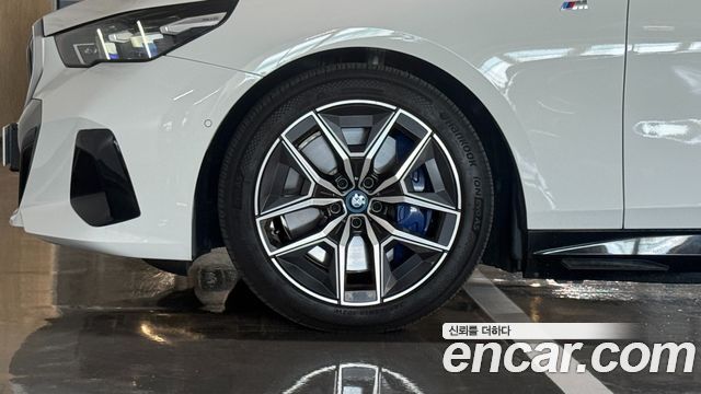 BMW i5 G60 eDrive 40 M Sport - фото 4
