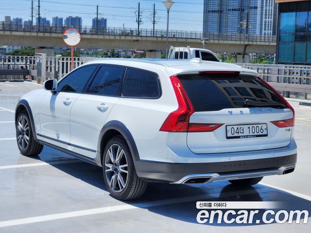 Volvo V90 T5 Pro AWD - фото 2