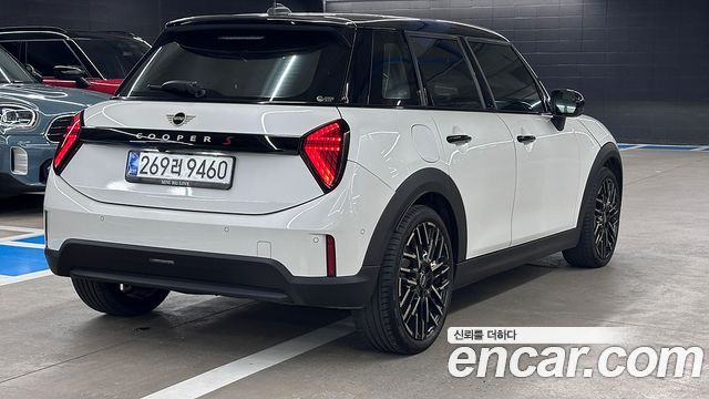 Mini Cooper 4-го поколения 5 Door Favoured - фото 1