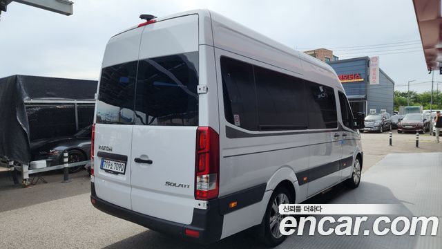 Hyundai Solati 15-seater Luxury - фото 1
