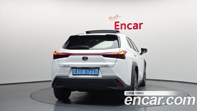 Lexus UX 2WD - фото 3
