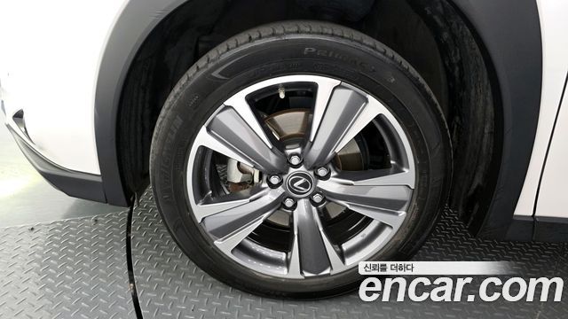 Lexus UX 2WD - фото 4