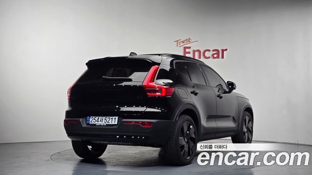 Volvo XC40 B4 Black Edition - фото 1