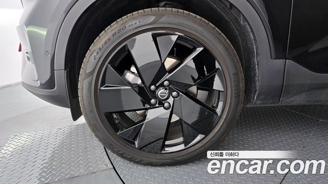 Volvo XC40 B4 Black Edition - фото 4