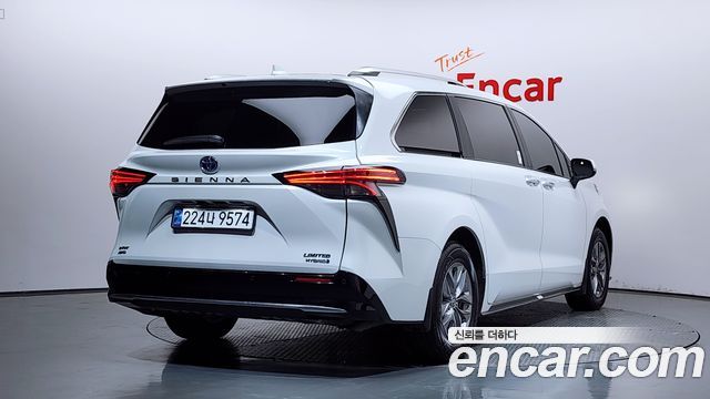 Toyota Sienna 4-го поколения 2.5 Hybrid AWD - фото 1