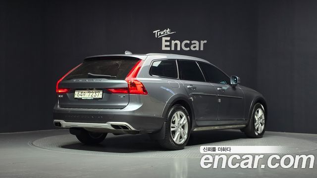 Volvo V90 T5 AWD - фото 1