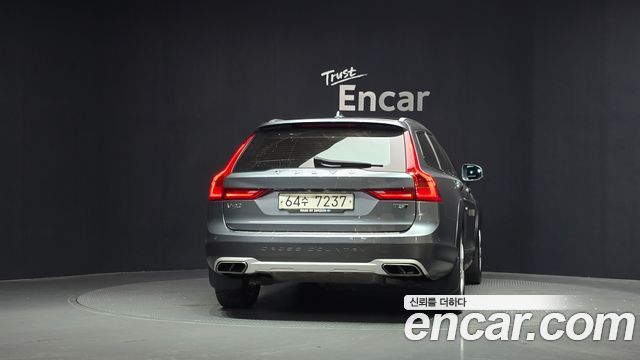Volvo V90 T5 AWD - фото 3